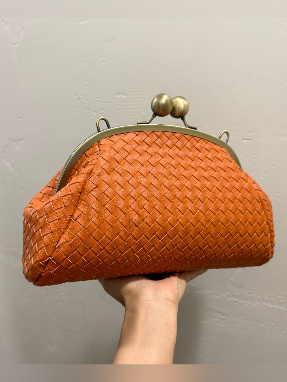 Orange Woven Leather Handmade Kisslock Bag, Vintage Cowhide Crossbody - Picture 12 of 16